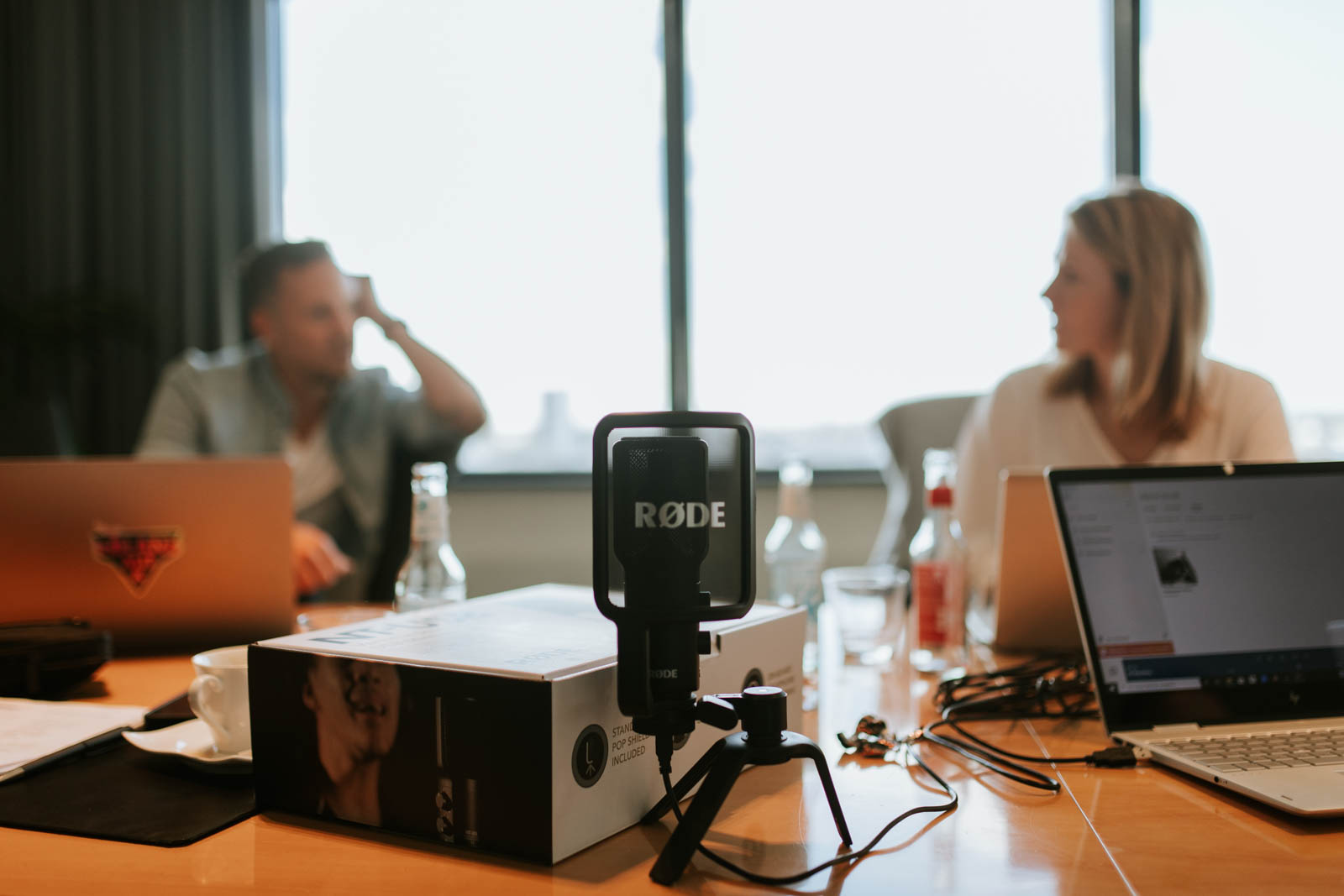 Wie startet man einen Podcasts für Mitarbeitende?